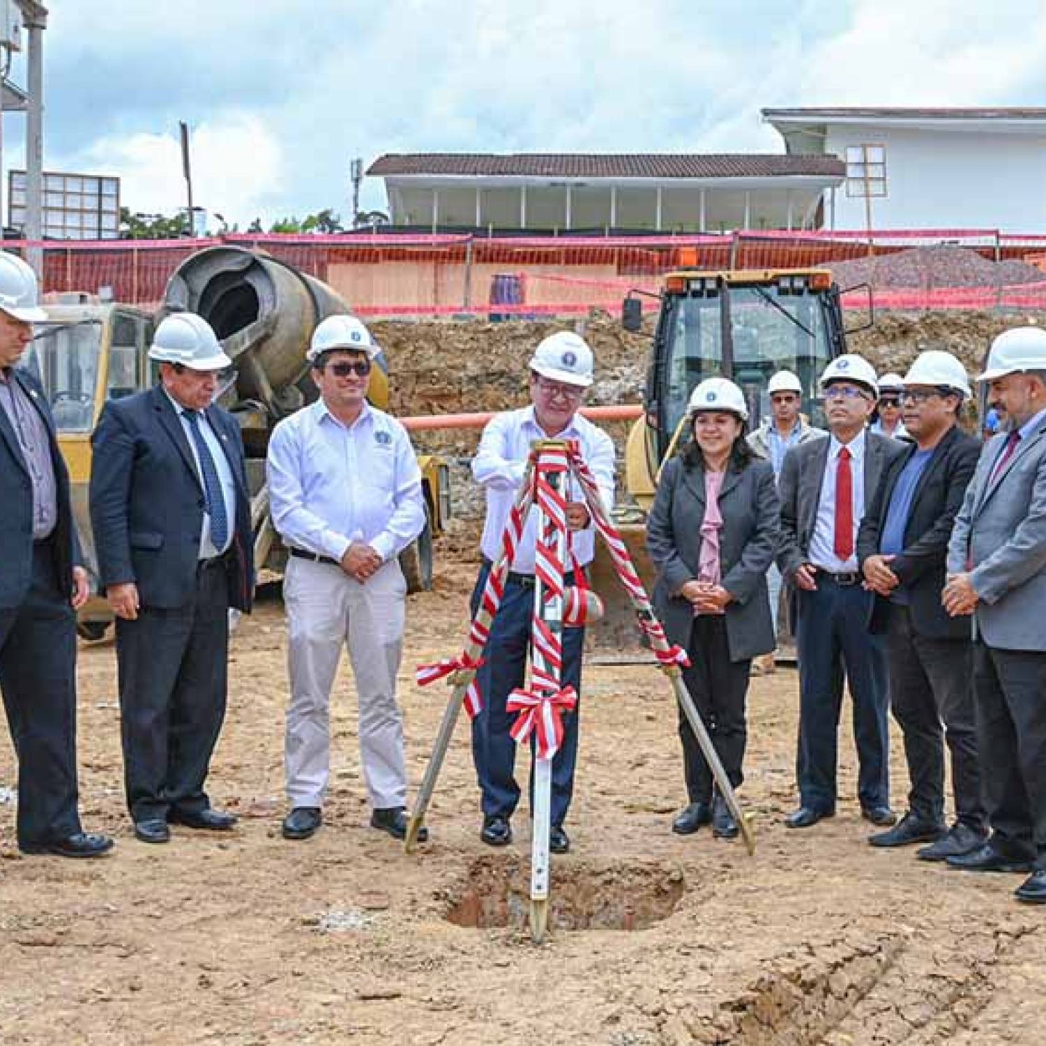 UNTRM inicia la construcción de pabellón de Bienestar Universitario con ceremonia de colocación de primera piedra