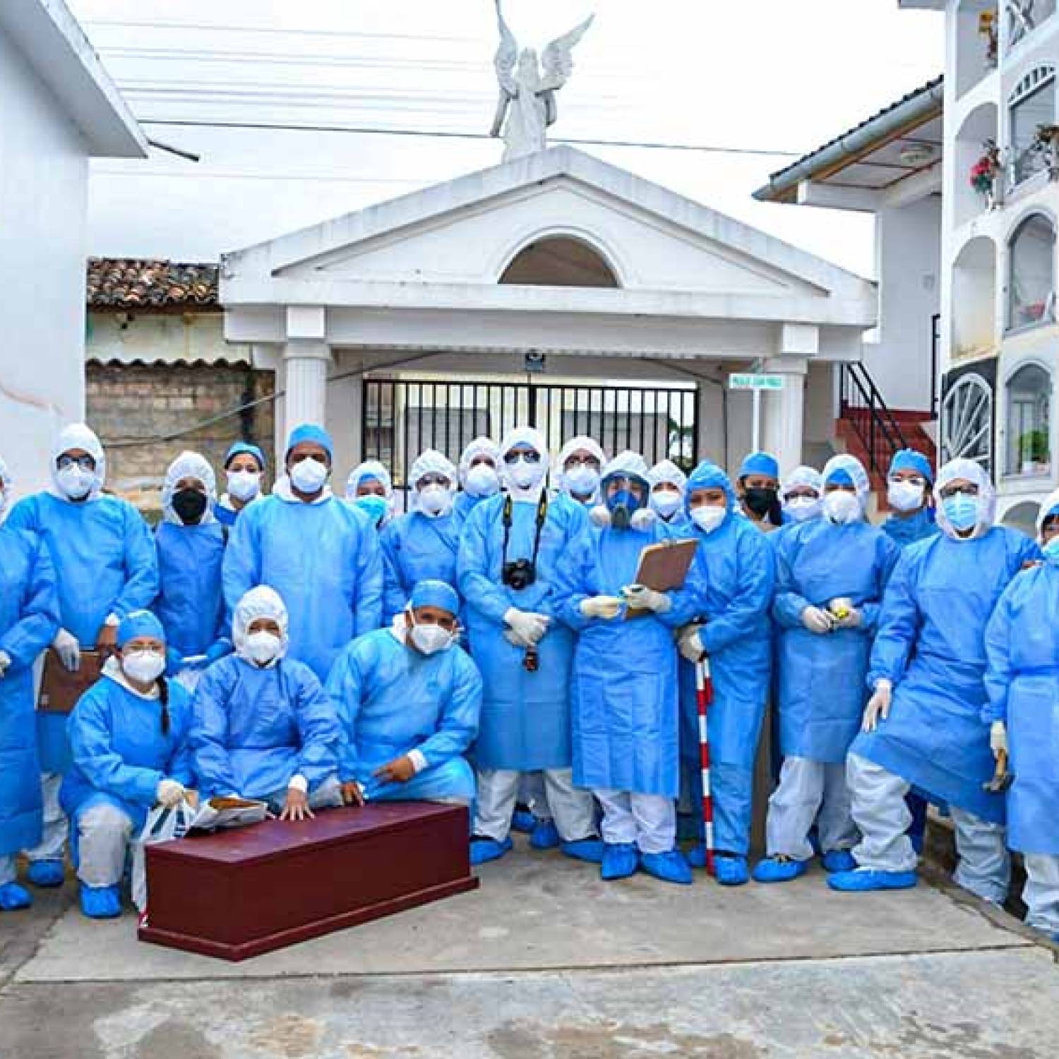 Estudiantes de Antropología participan en exhumación de restos humanos en el Cementerio General de Chachapoyas