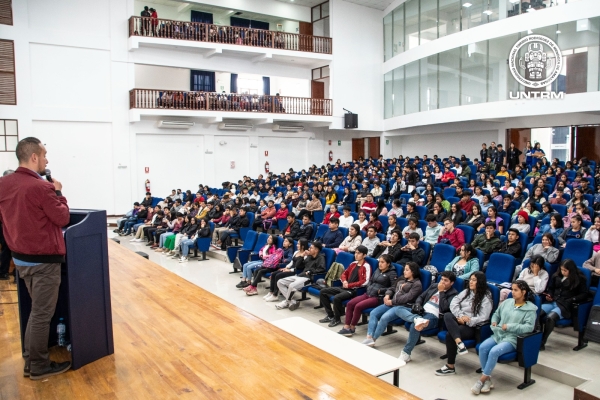 Más de mil estudiantes del CEPRE de la UNTRM participaron en la charla de motivación personal